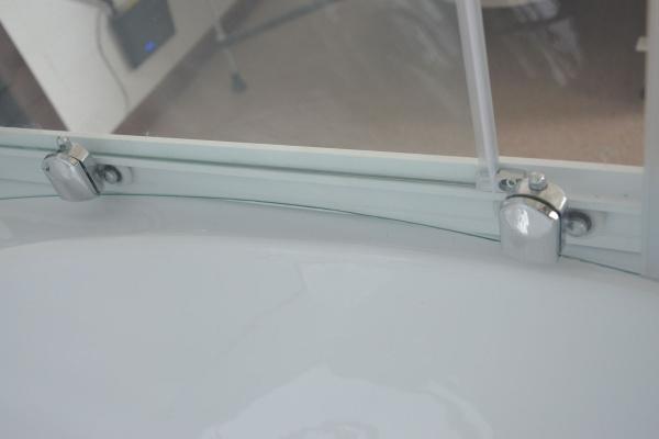 Гидромассажный бокс Royal Bath 140х95х225,  прозрачное стекло, белый профиль, правая, RB 140ALP-T-R